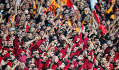 Les fans de Galatasaray agitent la nuit des joueurs de Liverpool