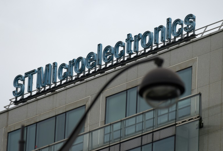 Le groupe franco-italien de composants électroniques STMicroelectronics compte se séparer "d'environ 1.000 personnes" en France sur les 2.800 départs volontaires prévus dans le monde d'ici fin 2027 ( AFP / ERIC PIERMONT )