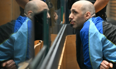 Cédric Jubillar, soupçonné du meurtre de son épouse disparue, au premier jour de son procès devant la cour d'assises du Tarn, à Albi, le 22 septembre 2025 ( AFP / Lionel BONAVENTURE )