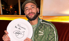 Une ex-star du Paris Saint-Germain félicite le club