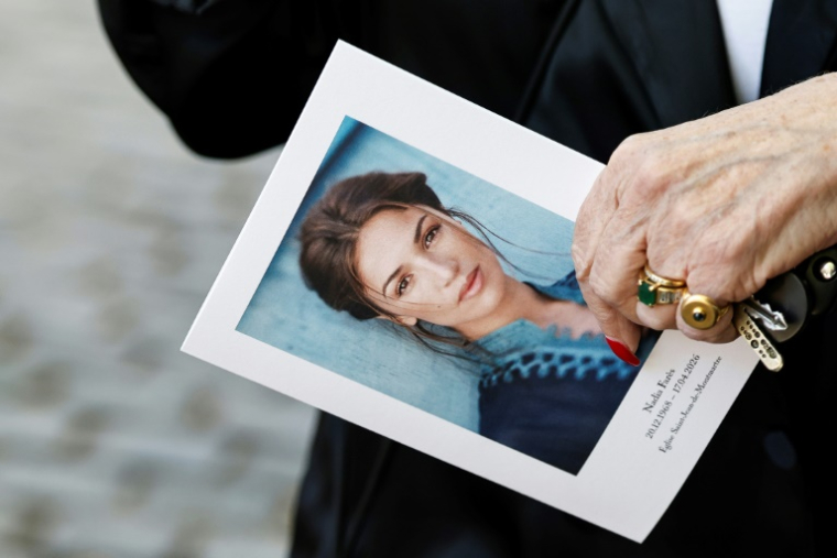 Une photo de l'actrice Nadia Farès lors de ses obsèques, le 24 avril 2026 à Paris ( AFP / SIMON WOHLFAHRT )