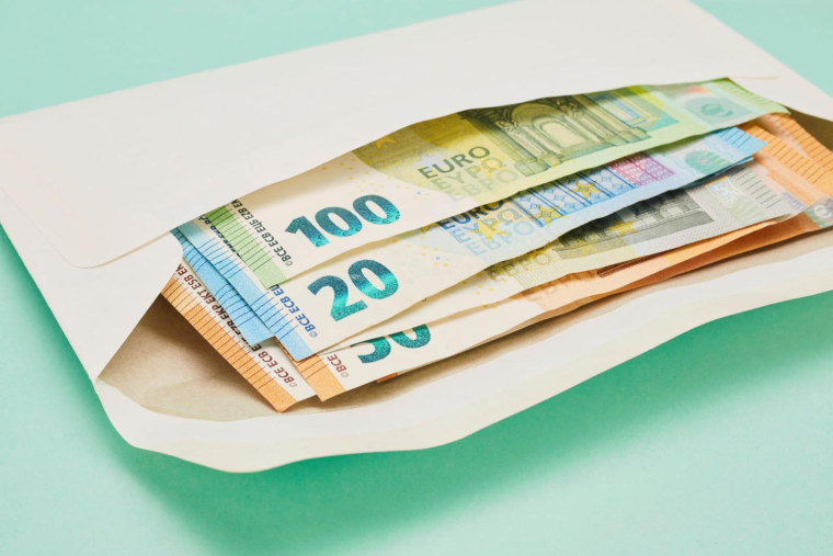 L’impôt est un versement obligatoire à destination des administrations publiques.