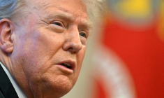 Le président américain Donald Trump dans le Bureau ovale de la Maison Blanche à Washington, le 25 février 2025 ( AFP / JIM WATSON )