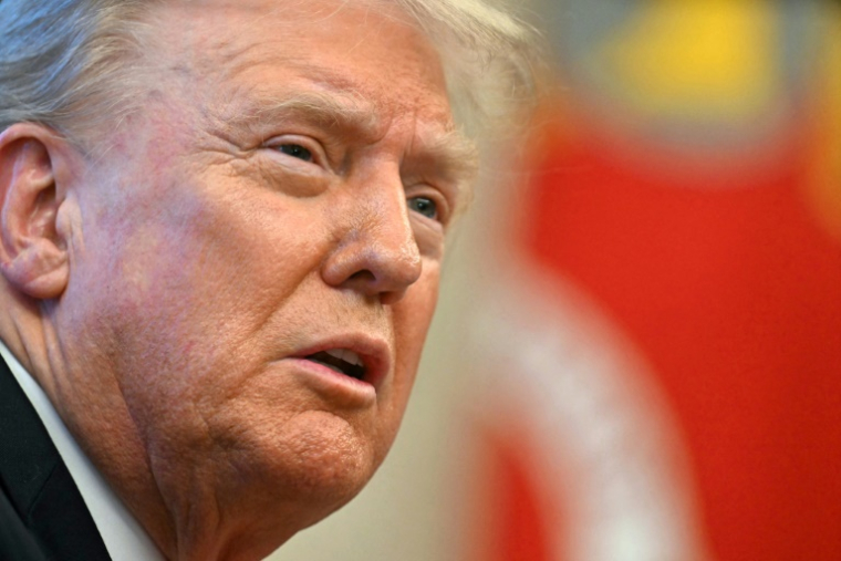 Le président américain Donald Trump dans le Bureau ovale de la Maison Blanche à Washington, le 25 février 2025 ( AFP / JIM WATSON )