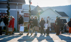Les détaillants rivalisent pour attirer les clients lors du Black Friday à New York
