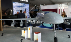 Le drone ukrainien Liutyï présenté au salon de Farnborough, près de Londres, le 20 juillet 2026 ( AFP / Toby Shepheard )