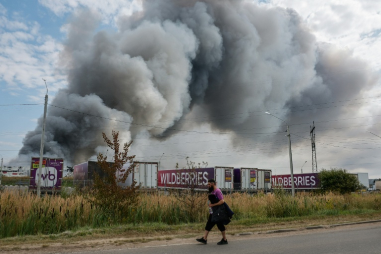 Incendie dans un entrepôt de la plateforme Wildberries à Podolsk, en Russie, le 16 août 2026  ( AFP / TATYANA MAKEYEVA )