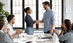 Les métiers des soins, de la propreté ou de l’éducation emploient une majorité de femmes crédit photo :  Shutterstock