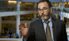 Pierre-Olivier Gourinchas, le 11 avril 2023, à Washington ( AFP / BASTIEN INZAURRALDE )