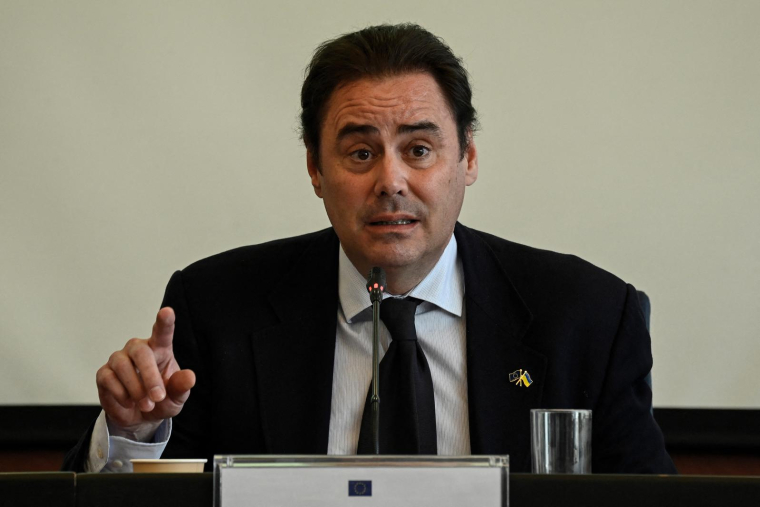 Jorge Toledo, ambassadeur de l'Union européenne en Chine, s'exprime lors d'une conférence de presse à l'occasion du premier anniversaire de l'invasion de l'Ukraine par la Russie,  à Pékin, le 24 février 2023. ( AFP / JADE GAO )