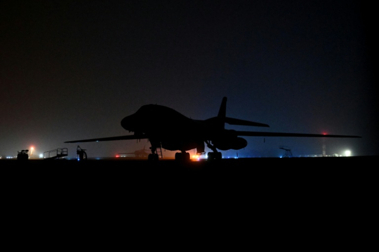 Un bombardier américain B-1 Lancer sur la base aérienne de Fairford, au Royaume-Uni, le 7 mars 2026 ( AFP / JUSTIN TALLIS )