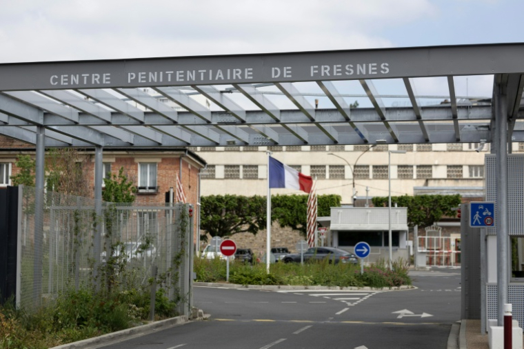 L'entrée du centre pénitentiaire de Fresnes, le 15 mai 2025 dans le Val-de-Marne ( AFP / Thomas SAMSON )