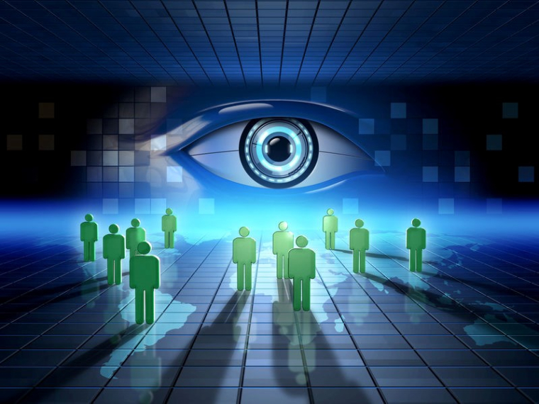 Le fisc va surveiller les contribuables sur les réseaux sociaux (Crédit photo : 123RF)