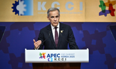 Le Premier ministre canadien Mark Carney s'exprime lors du sommet de l'APEC à Gyeongju, le 31 octobre 2025. ( AFP / ANTHONY WALLACE )