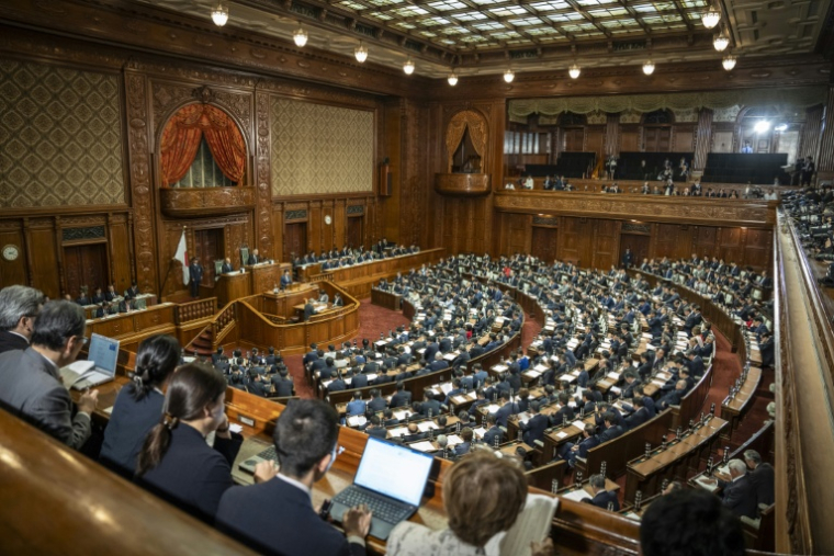La Première ministre japonaise Sanae Takaichi devant le Parlement le 5 octobre 2026, à Tokyo ( AFP / Yuichi YAMAZAKI )