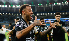 Au Brésil, Neymar passe un joli sombrero à Hulk