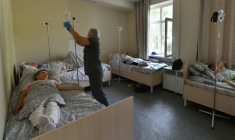 Patients atteints de cancer dans un hôpital à Bichkek, au Kirghizstan, le 7 juillet 2025 ( AFP / VYACHESLAV OSELEDKO )