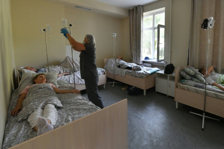 Patients atteints de cancer dans un hôpital à Bichkek, au Kirghizstan, le 7 juillet 2025 ( AFP / VYACHESLAV OSELEDKO )
