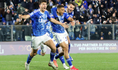 Côme renverse la Roma et intègre le top 4