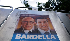 Une affiche de campagne du parti d'extrême droite français Rassemblement National (RN)