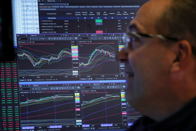 Les traders travaillent sur le parquet de la Bourse de New York