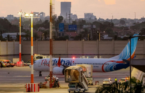 Le Boeing 737 MAX 8 de flydubai sur le tarmac de l'aéroport de Tel Aviv, le 30 septembre 2026 ( AFP / Jack GUEZ )