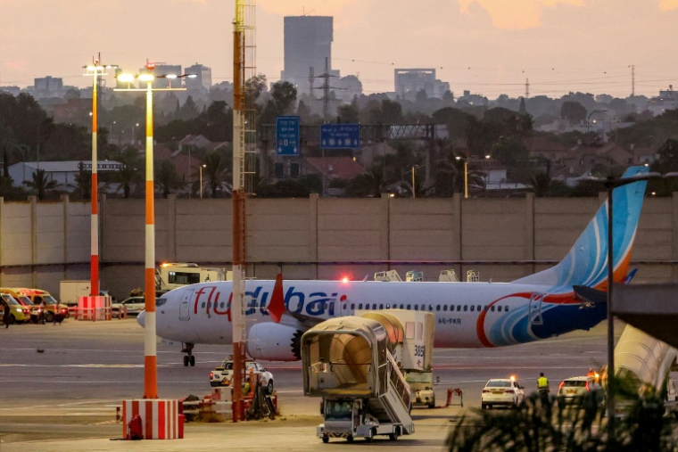 L'avion flydubai Boeing 737 MAX 8 sur le tarmac de l'aéroport de Tel Aviv le 30 septembre 2026 ( AFP / Jack GUEZ )
