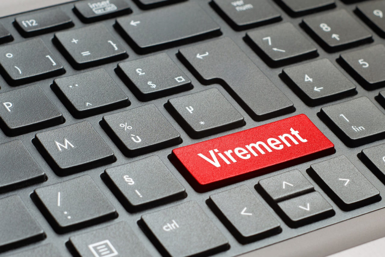 (Crédits photo : Adobe Stock - Virement bancaire bloqué pendant le pont de Pâques en Europe)