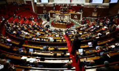 Premier débat sur le budget français à l'Assemblée nationale à Paris