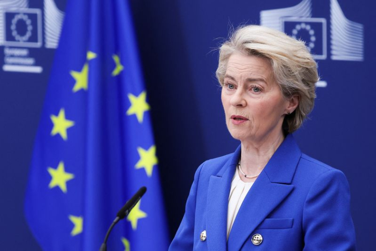 La présidente de la Commission européenne, Ursula von der Leyen, fait une déclaration à Bruxelles
