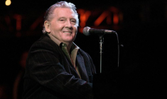 Photo d'archives : Jerry Lee Lewis se produit au concert de bienfaisance de l'école Bridge à Mountain View