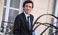 Le nouveau ministre de l'Education nationale Edouard Geffray à la sortie du Conseil des ministres à l'Elysée, le 14 octobre 2025 à Paris ( AFP / JULIEN DE ROSA )