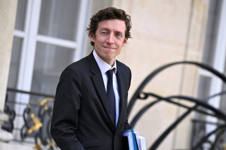 Le nouveau ministre de l'Education nationale Edouard Geffray à la sortie du Conseil des ministres à l'Elysée, le 14 octobre 2025 à Paris ( AFP / JULIEN DE ROSA )