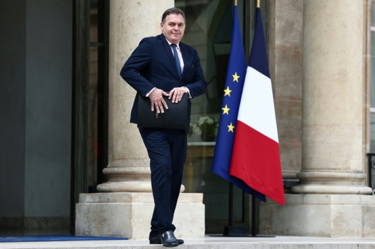Le ministre des transports, Philippe Tabarot, arrive à la réunion hebdomadaire du cabinet au palais de l'Elysée à Paris, le 12 juin 2025 ( AFP / Thibaud MORITZ )
