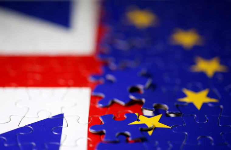 LES VACCINS ANTI-COVID, NOUVEAU SUJET DE TENSIONS ENTRE L'UE ET LA GRANDE-BRETAGNE