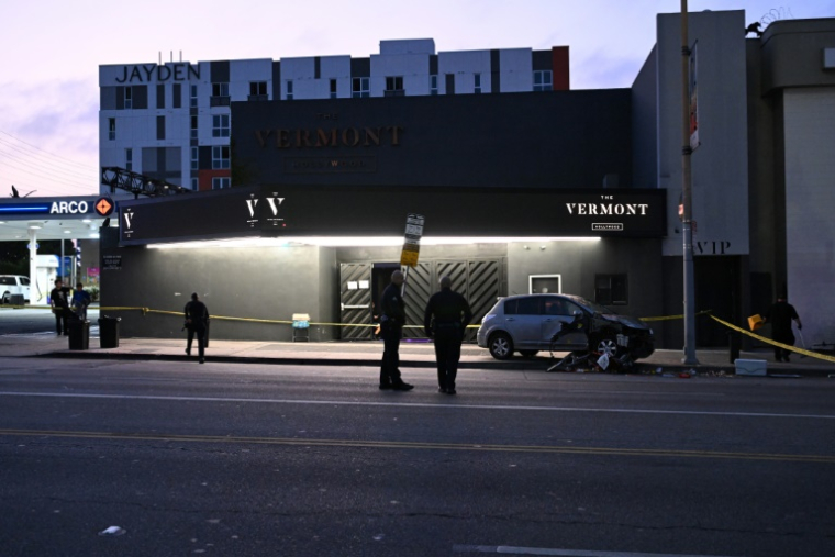 Une voiture a foncé dans une foule rassemblée devant une boîte de nuit à Los Angeles, dans la nuit du 19 juillet 2025 ( AFP / Robyn Beck )