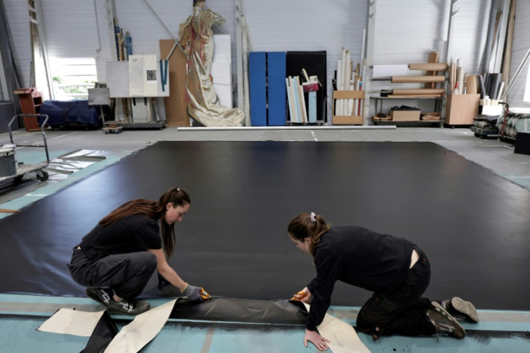 Les ateliers de fabrication des décors de la Comédie-Française à Sarcelles, dans le Val-d'Oise, le 29 avril 2025 ( AFP / STEPHANE DE SAKUTIN )