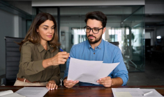L’Assemblée nationale a voté la transformation de l’IFI en impôt sur la fortune improductive afin de ne plus taxer les investissements utiles à l’économie, mais de cibler les patrimoines inactifs. (Crédit photo : Shutterstock)