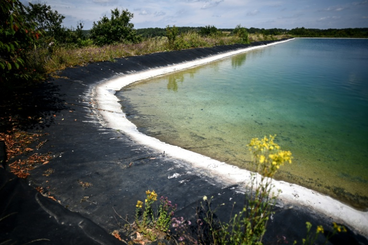 Une réserve d'eau en Charente, le 9 juillet 2024 ( AFP / Christophe ARCHAMBAULT )