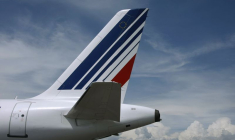 La queue d'un avion de ligne d'Air France est visible à l'aéroport international de Nice