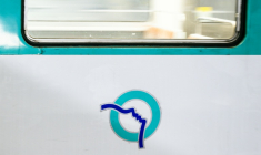 Le logo de la RATP dans le métro à Saint-Denis, le 24 janvier 2025 près de Paris ( AFP / Julie SEBADELHA )