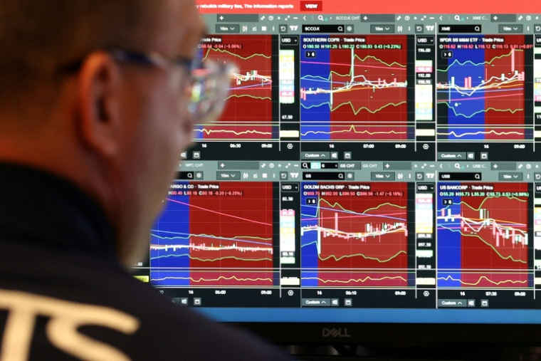 Un trader &Atilde;&nbsp; la Bourse de New York, le 16 avril 2026 ( AFP / TIMOTHY A. CLARY )
