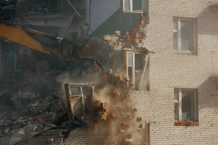 Condamné à démolir sa maison reconstruite dans une zone dangereuse (Crédits photo : Unsplash - Ruslan Khadyev )