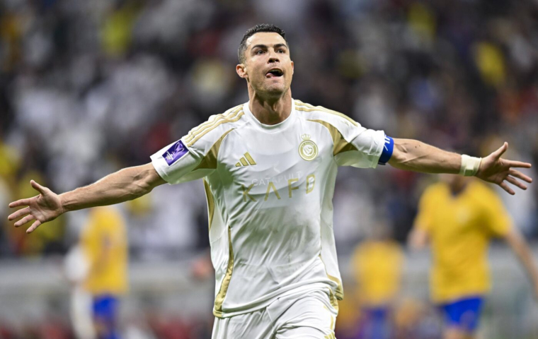 Cristiano Ronaldo marque, offre un penalty à Sadio Mané et s'excuse au nom d'Al-Nassr
