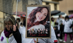 Marche blanche en hommage à Zaia Binet, retrouvée morte le 19 novembre dans sa voiture calcinée, le 30 novembre 2025 à Crémieu, en Isère ( AFP / ARNAUD FINISTRE )