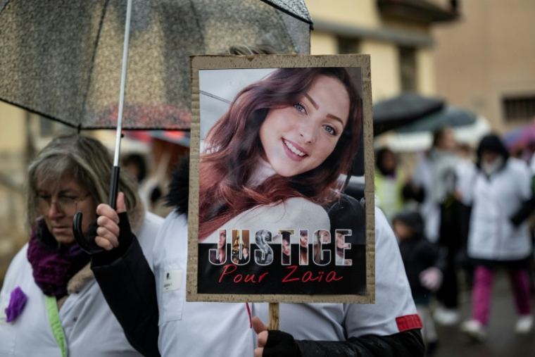 Marche blanche en hommage à Zaia Binet, retrouvée morte le 19 novembre dans sa voiture calcinée, le 30 novembre 2025 à Crémieu, en Isère ( AFP / ARNAUD FINISTRE )