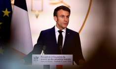 Le président Emmanuel Macron prononce un discours à l'occasion du Nouvel An lunaire à Paris