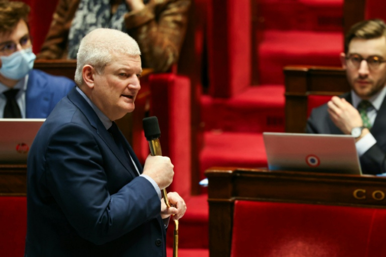 Olivier Falorni, rapporteur du projet de loi sur le droit à l'aide active à mourir, s'exprime lors du vote solennel à l'Assemblée nationale, le 25 février 2026 à Paris ( AFP / Alain JOCARD )