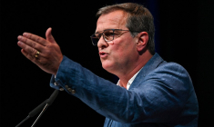 Louis Aliot à Agde, le 18 septembre 2022. ( AFP / PASCAL GUYOT )