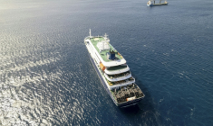 Vue aérienne du bateau de croisière MV Hondius au mouillage au large du port de Praia, au Cap-Vert, le 3 mai 2026 ( AFP / - )